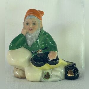 VTG Leprechaun Elf Gnome Figurine Pot of Gold Mushroom Hand Painted Ireland